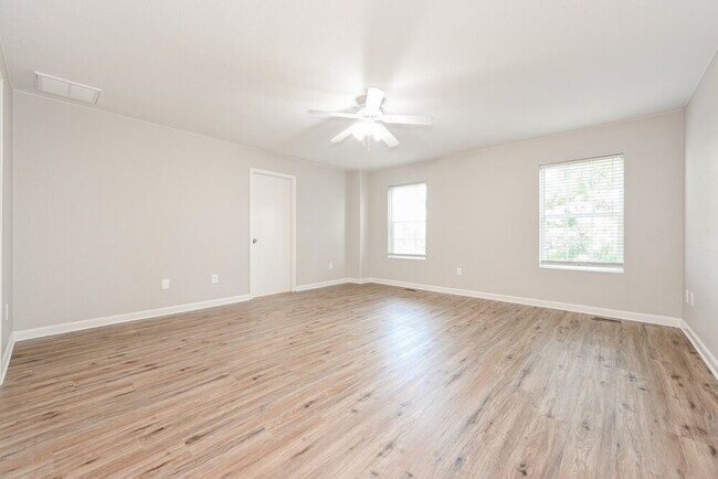 Building Photo - 2519 Coach House Loop