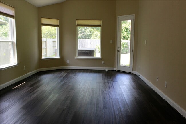 Building Photo - 8727 Stoney Brook Ln