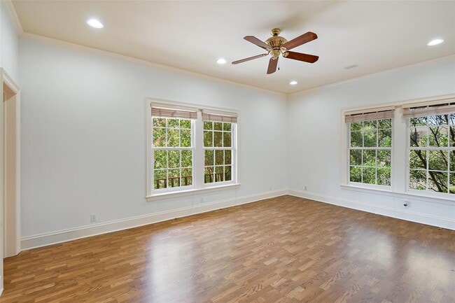 Building Photo - 602 Las Lomas Dr