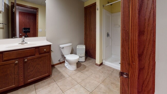 Building Photo - 4 bed 2 bath house !