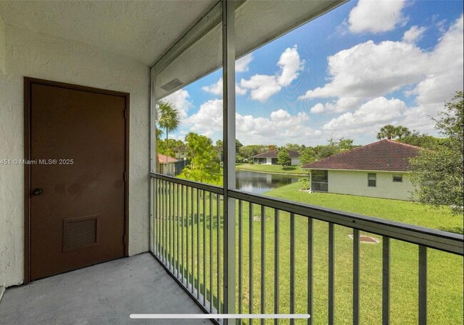 Building Photo - 9849 Three Lakes Cir