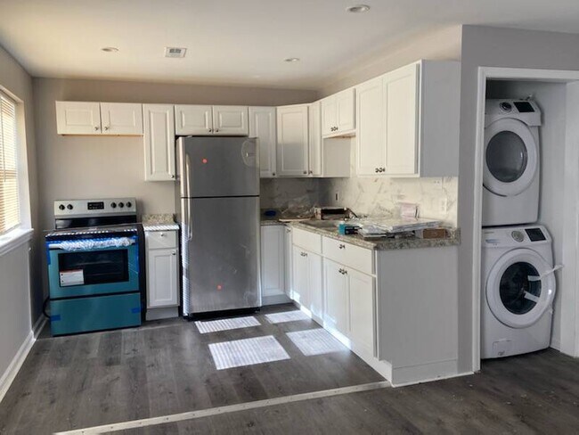 Building Photo - 15 S Long St