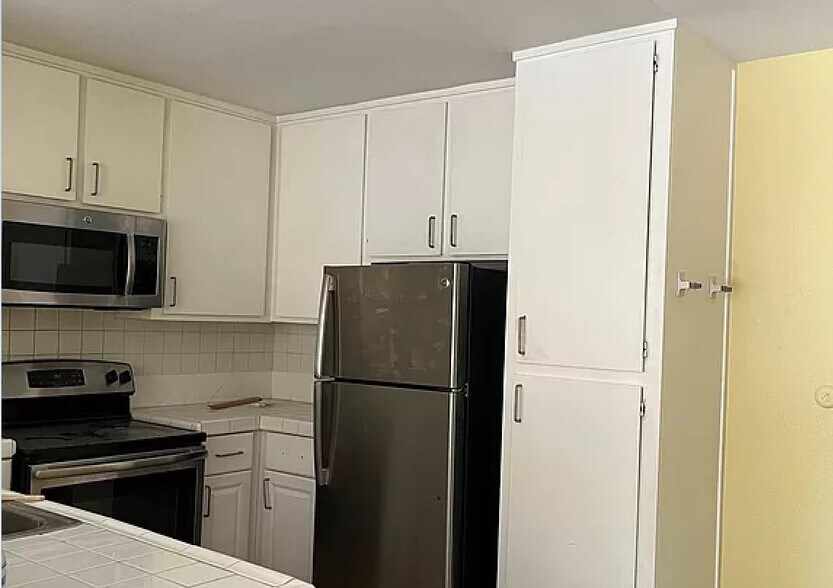 Kitchen - 1300 Saratoga Ave