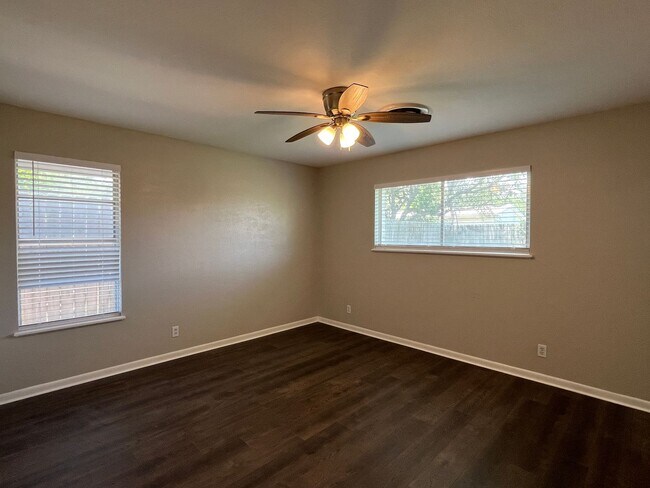 Building Photo - Remodeled 3 Bedroom 2 Bath Home