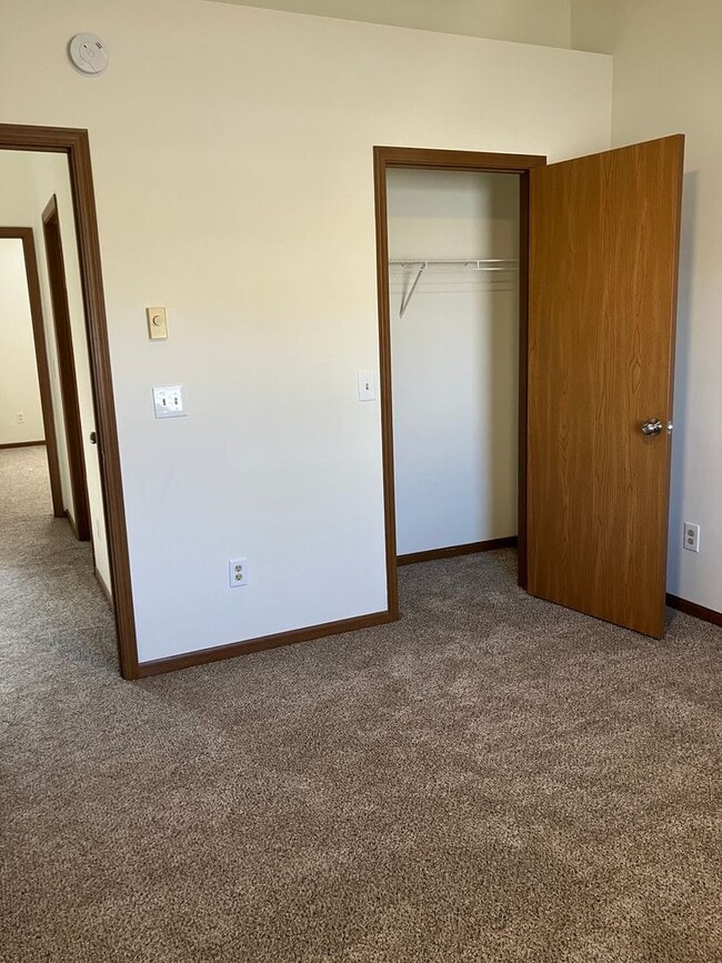 Building Photo - Black Friday Move-in Special! Up to $500 off!