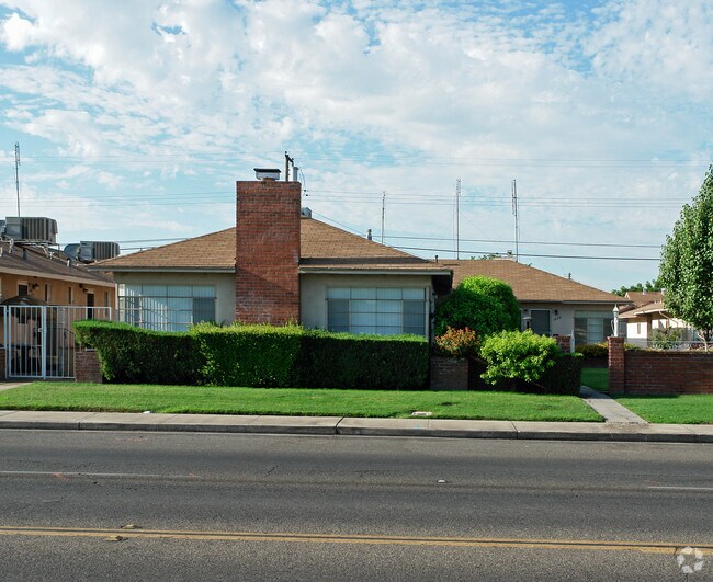 Building Photo - 3442 E Clinton Ave