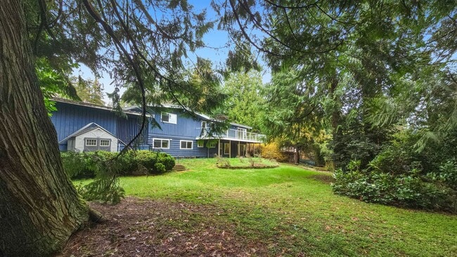 Building Photo - Beautifully Remodeled Bellevue Home in Prime Location