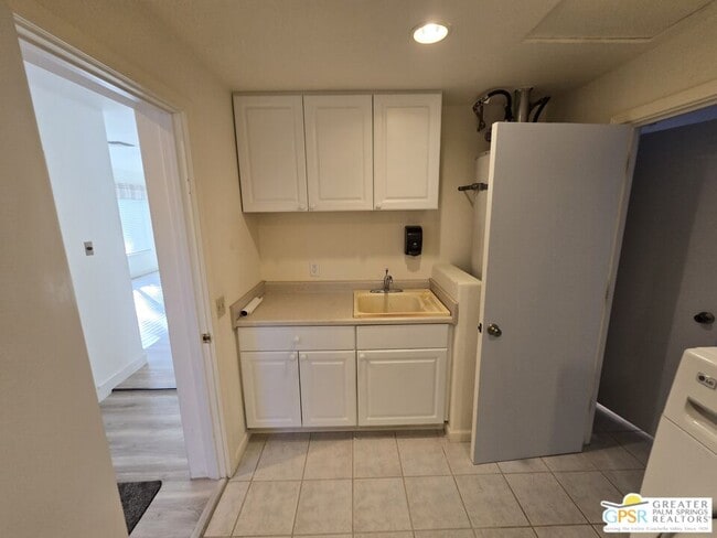 Building Photo - 74619 Fairway Dr