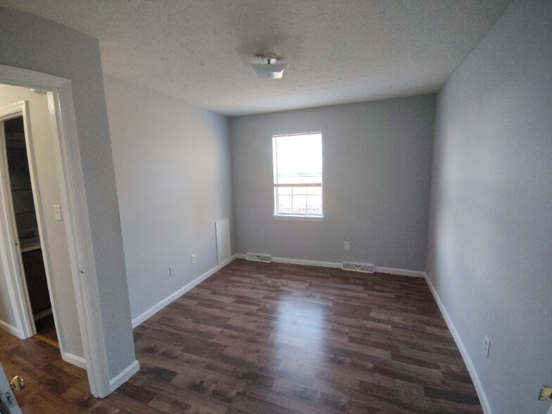 Building Photo - 16 Duiguid Dr