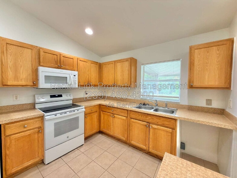 Building Photo - 4867 30th St SW