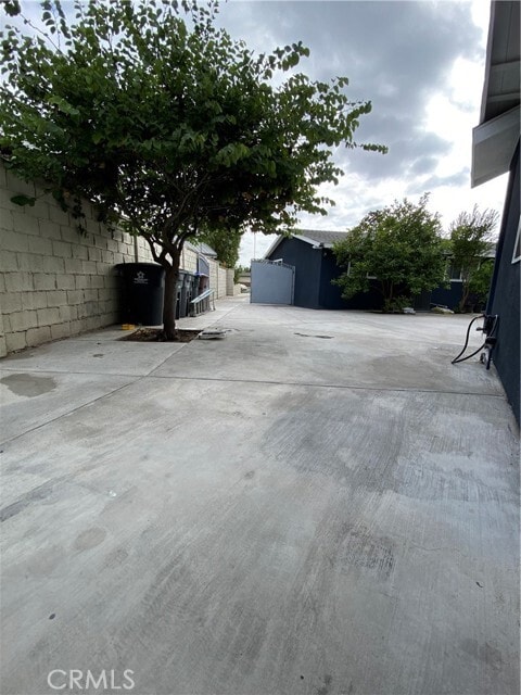 Building Photo - 1653 W Chateau Pl