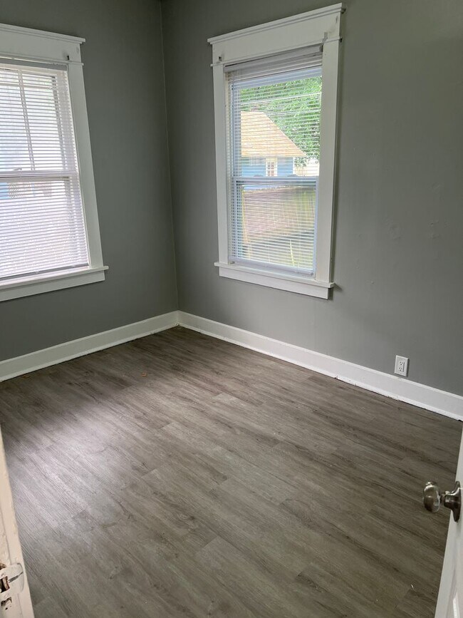Building Photo - Charming 3-Bedroom/ 1 Bathroom house located in the heart of Topeka