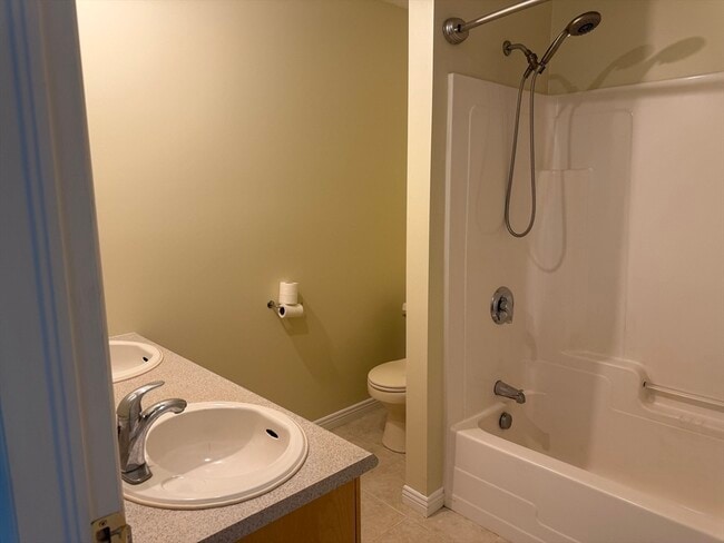 Building Photo - 8 Intervale Ct