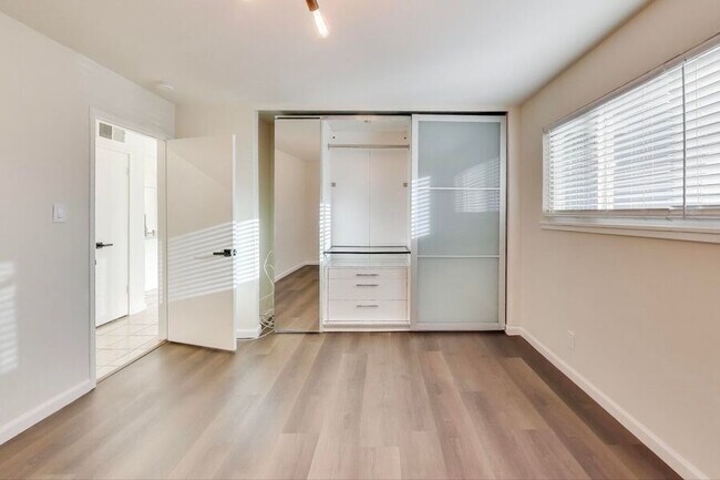 Building Photo - 1707 Shore Line Dr