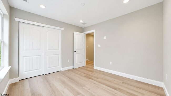 Building Photo - 456 S Nectar Ave