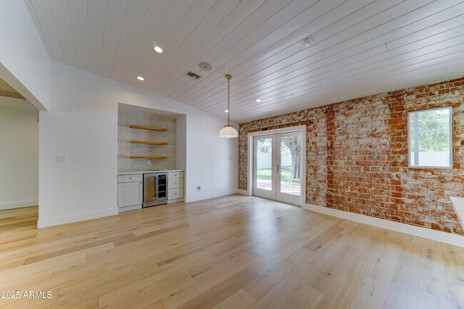 Building Photo - 4331 E Avalon Dr