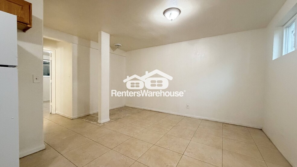 Building Photo - 325 S Pioneer