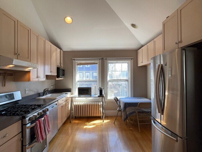Primary Photo - 24 Montgomery St