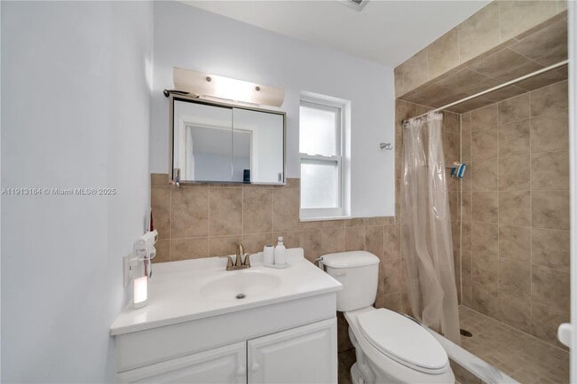 Building Photo - 246 SE 44th St