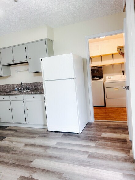 Building Photo - 2704 Sieglinde Ct