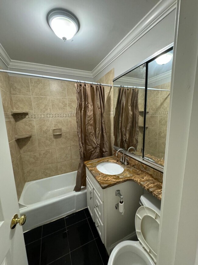 Building Photo - 38K Shrewsbury Green Dr
