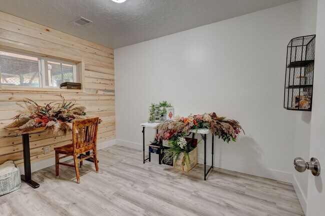 Building Photo - 12000 S Sunrise Cir
