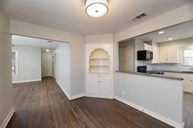 Building Photo - 2308 N Edgewood Terrace