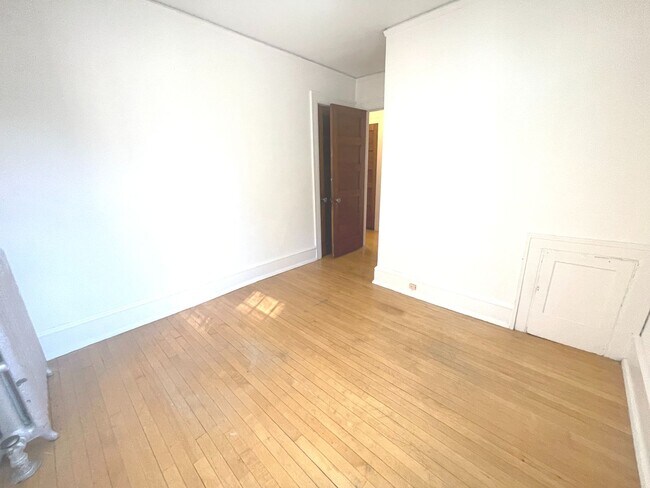 Building Photo - 2541 N Lake Dr