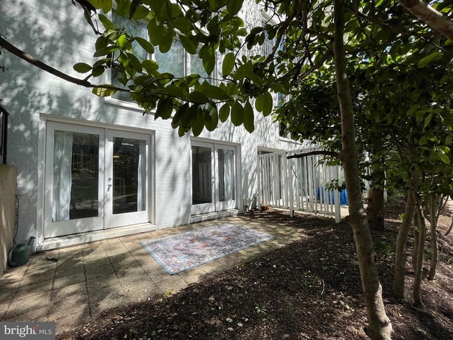 Building Photo - 244 G St SW