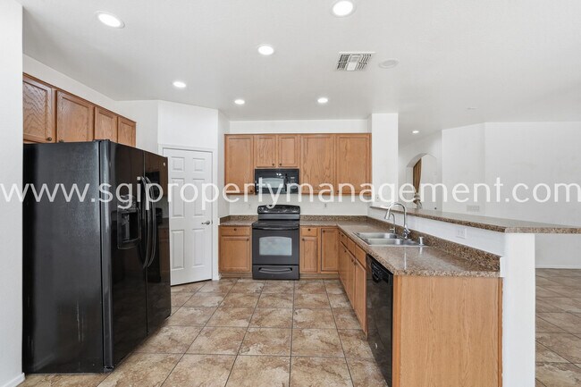 Building Photo - 6827 N 71st Dr