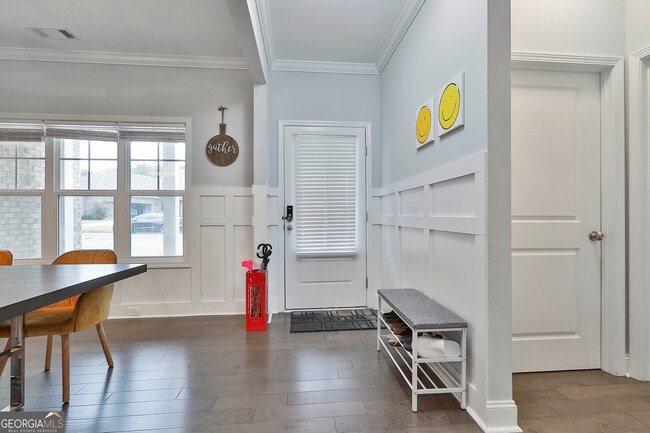 Building Photo - 405 Lakeview Way