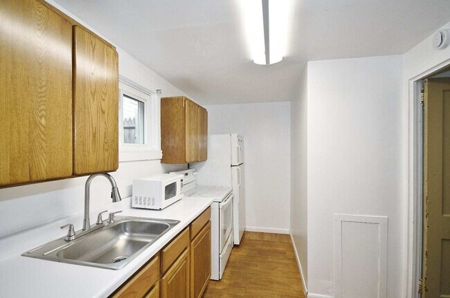 Building Photo - 1423 Ridge Ave