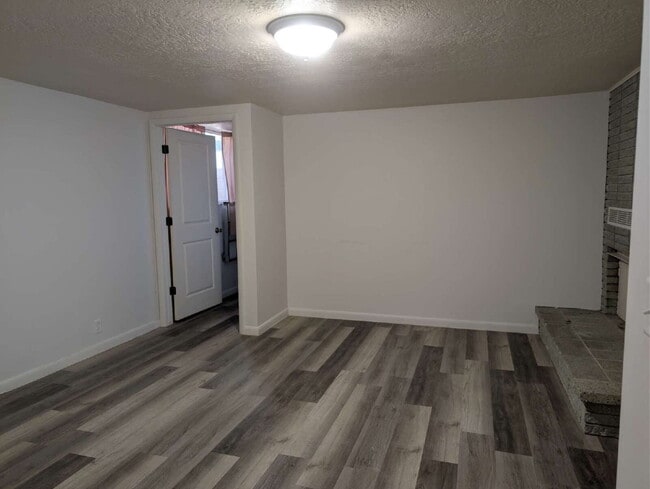 Building Photo - $500 OFF FIRST MONTH Rent 3 Bedroom Basement Apartment | All Utilities & Internet Included | Near...