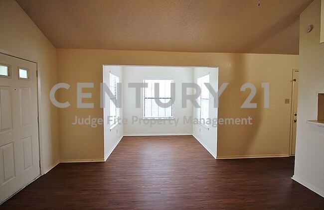 Building Photo - Cute 2/2 Duplex in DeSoto ISD For Rent!