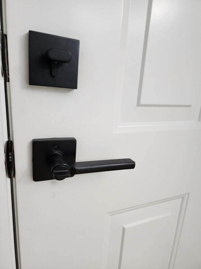 New Hardware - 929 Dusty Creek St