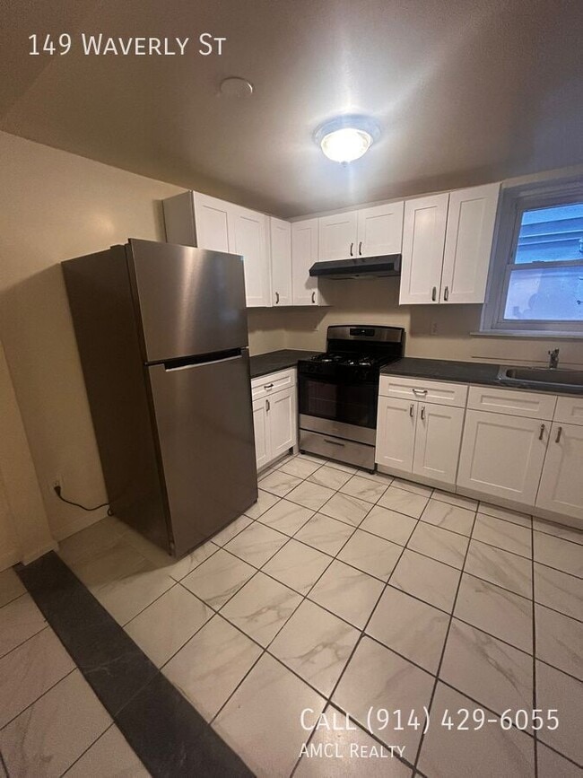 Building Photo - 149 Waverly St