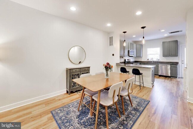 Building Photo - 4550 Longfellow St
