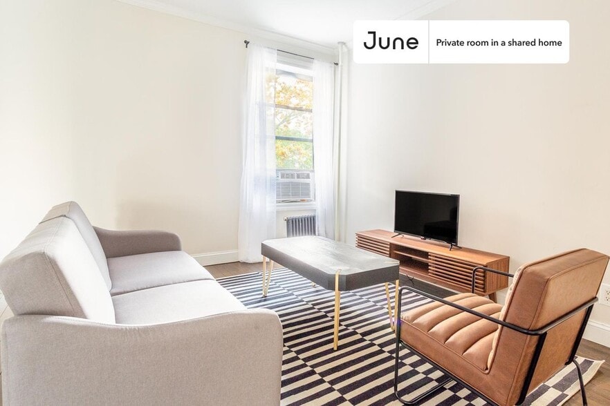 Building Photo - Room in Shared 4 bed/1 bath home