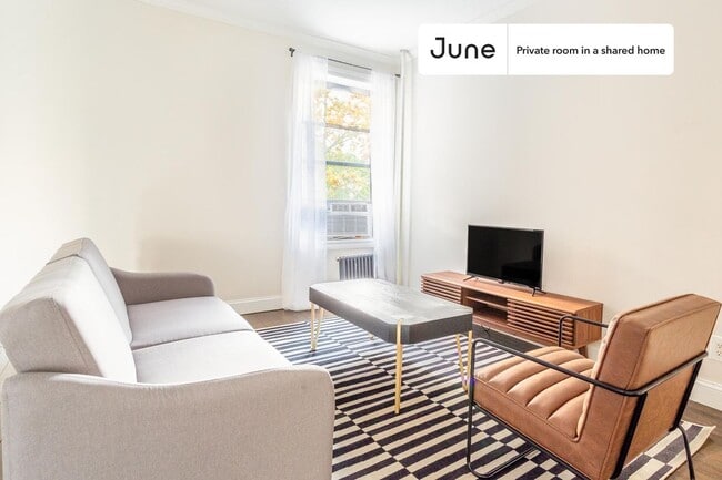 Building Photo - Private bedroom in 4 bed/1 bath Home