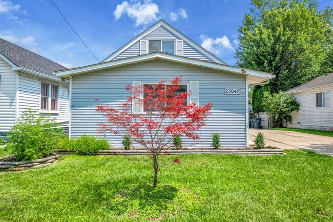 Building Photo - 4 bedrooms $1995