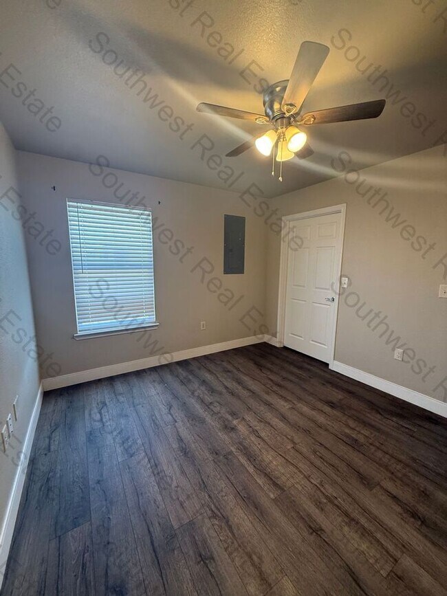 Building Photo - 1309 Mission Dr