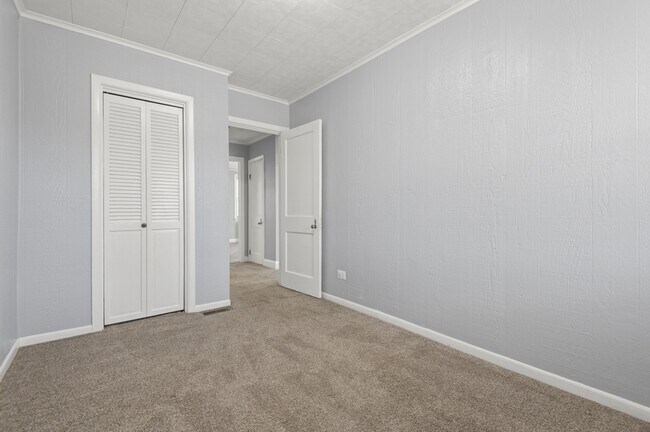 Building Photo - 2600 N Longwood St