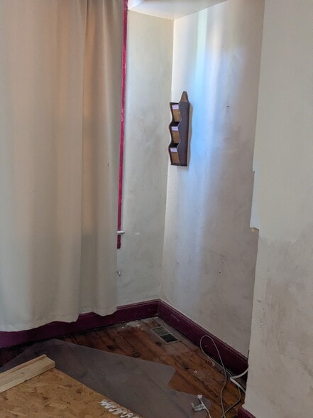 Back bedroom - 2747 Maryland Ave