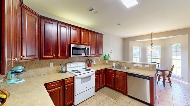 Building Photo - 1067 E Poplar St