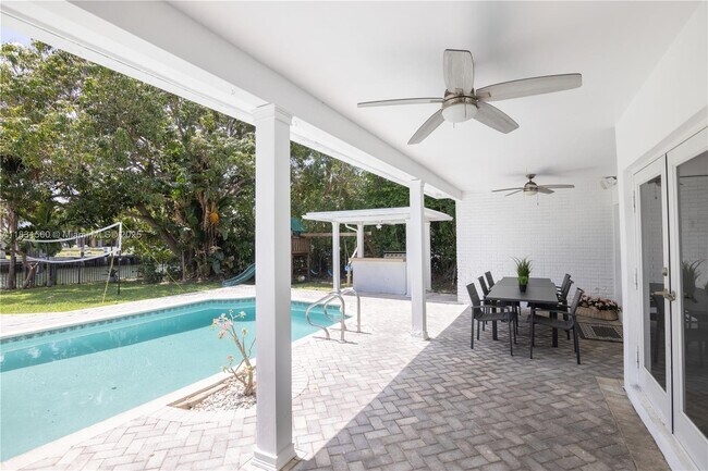 Building Photo - 413 Tamarind Dr