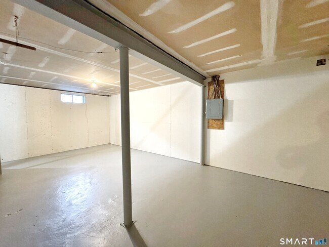 Building Photo - 24 Ferris Ave