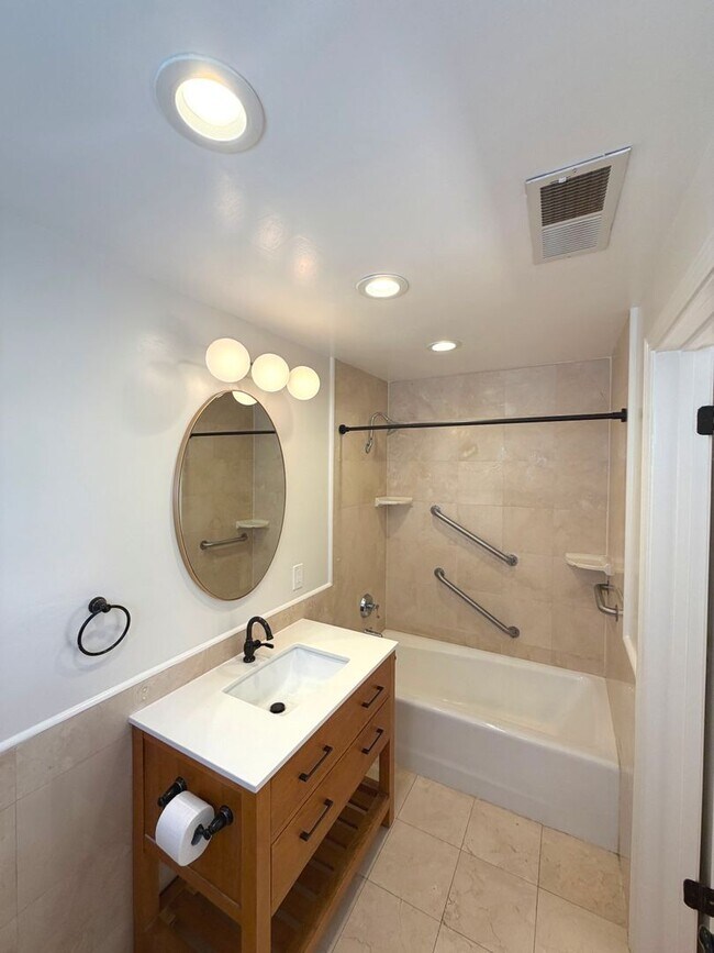 Building Photo - TOTAL REMODEL LARGE 1750sf 3BR+ Bonus/3BA North Oakland Home AVAILABLE NOW