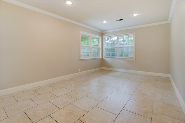 Building Photo - 9829 Larston St