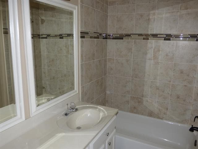 Building Photo - 1820 Sumac Dr