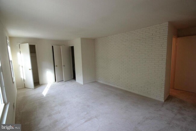Building Photo - 7901 Central Park Cir